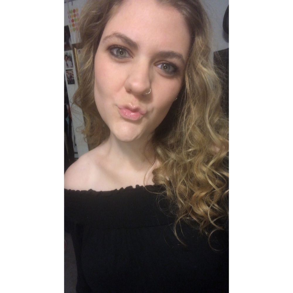 Meet your Posher, Megan - Picture 2 of 5